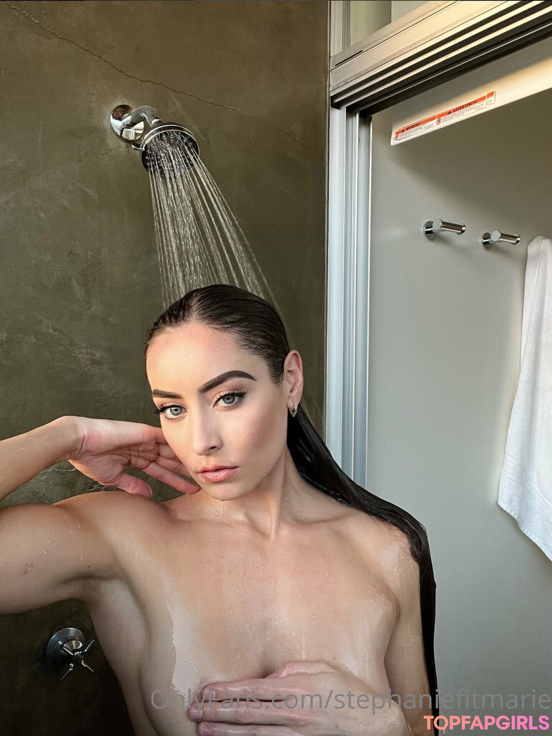 Naakte gelekte OnlyFans-foto van Stephanie Fit Marie #91