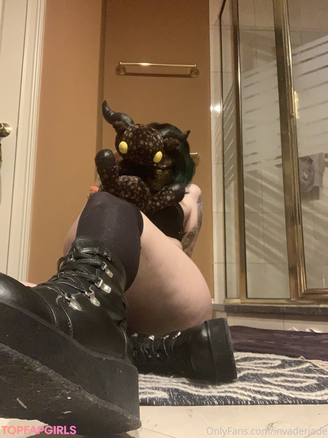 Naakte gelekte OnlyFans-foto van Invader Jade #222