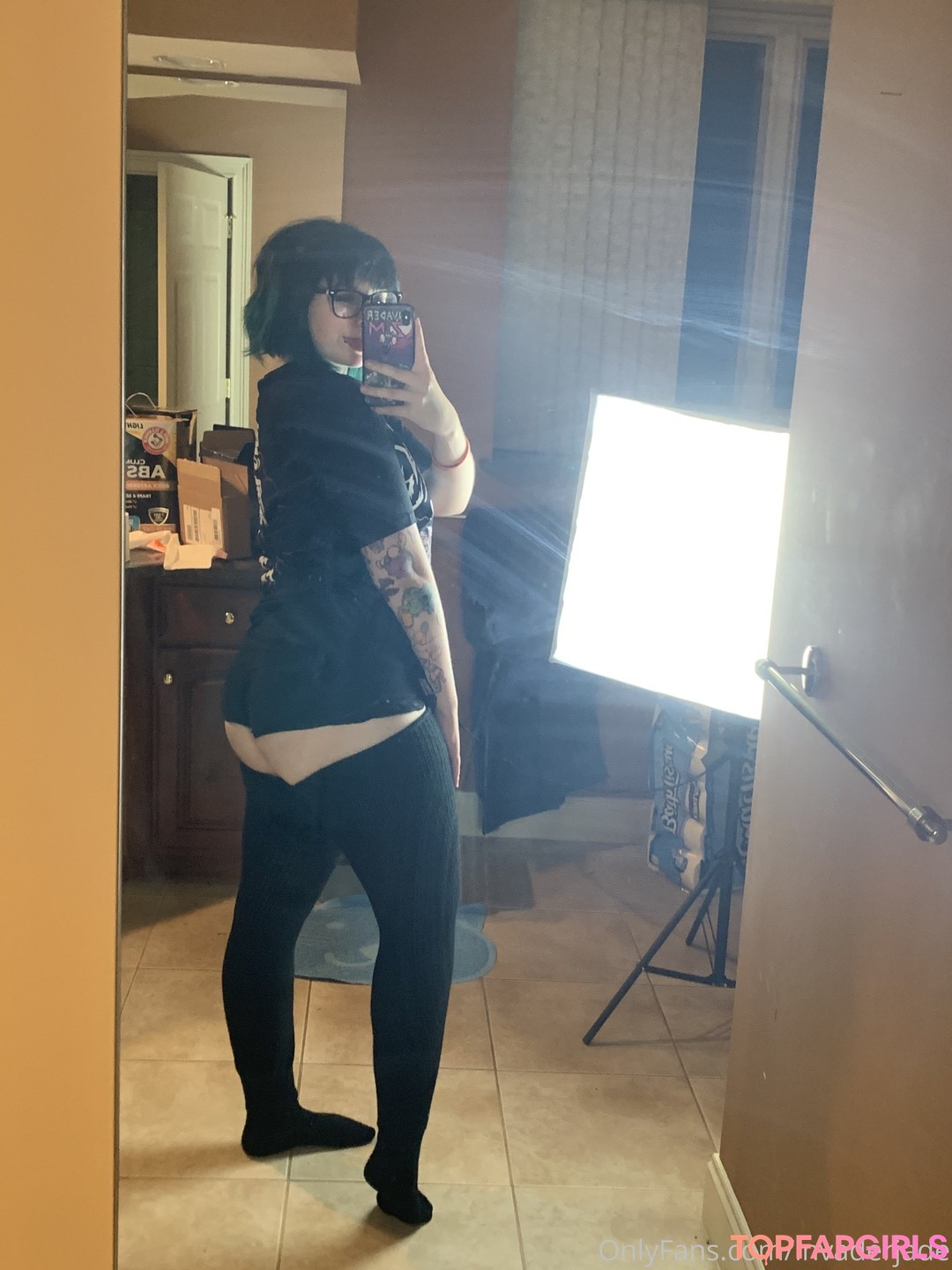 Naakte gelekte OnlyFans-foto van Invader Jade #413