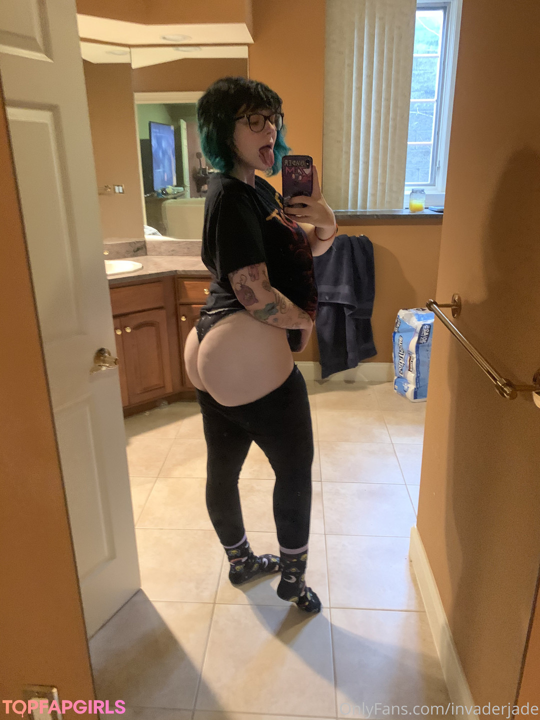 Naakte gelekte OnlyFans-foto van Invader Jade #52