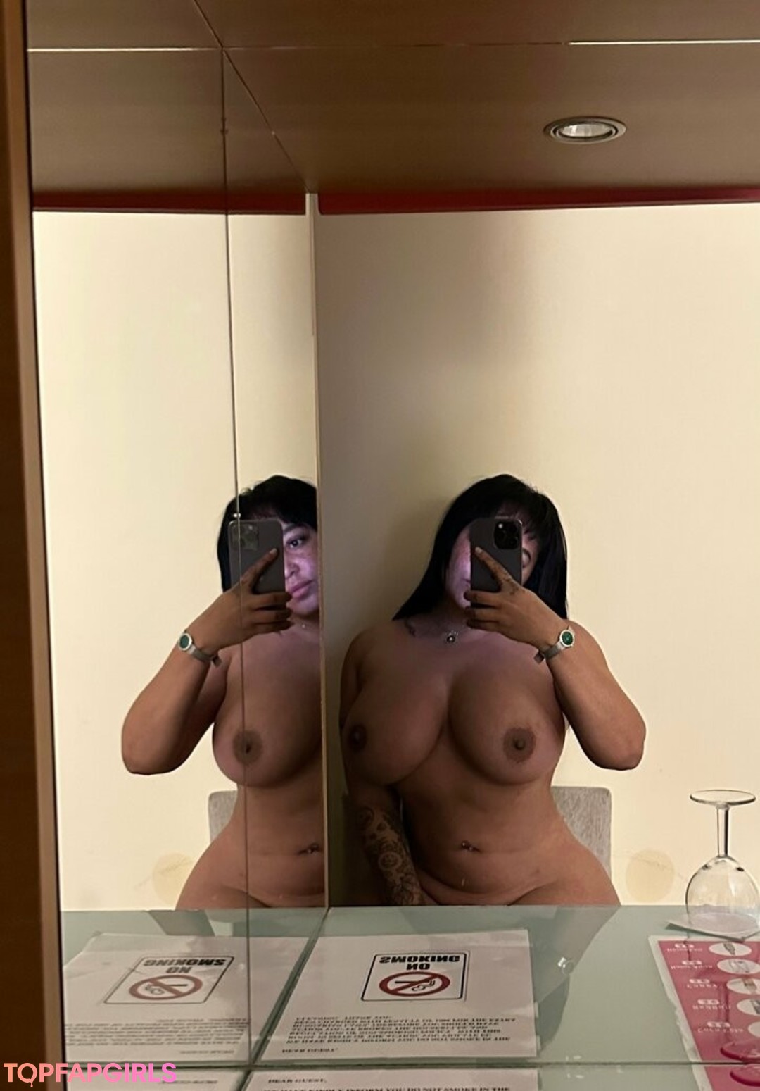 Naakte gelekte OnlyFans-foto van Emily Cheree #1143