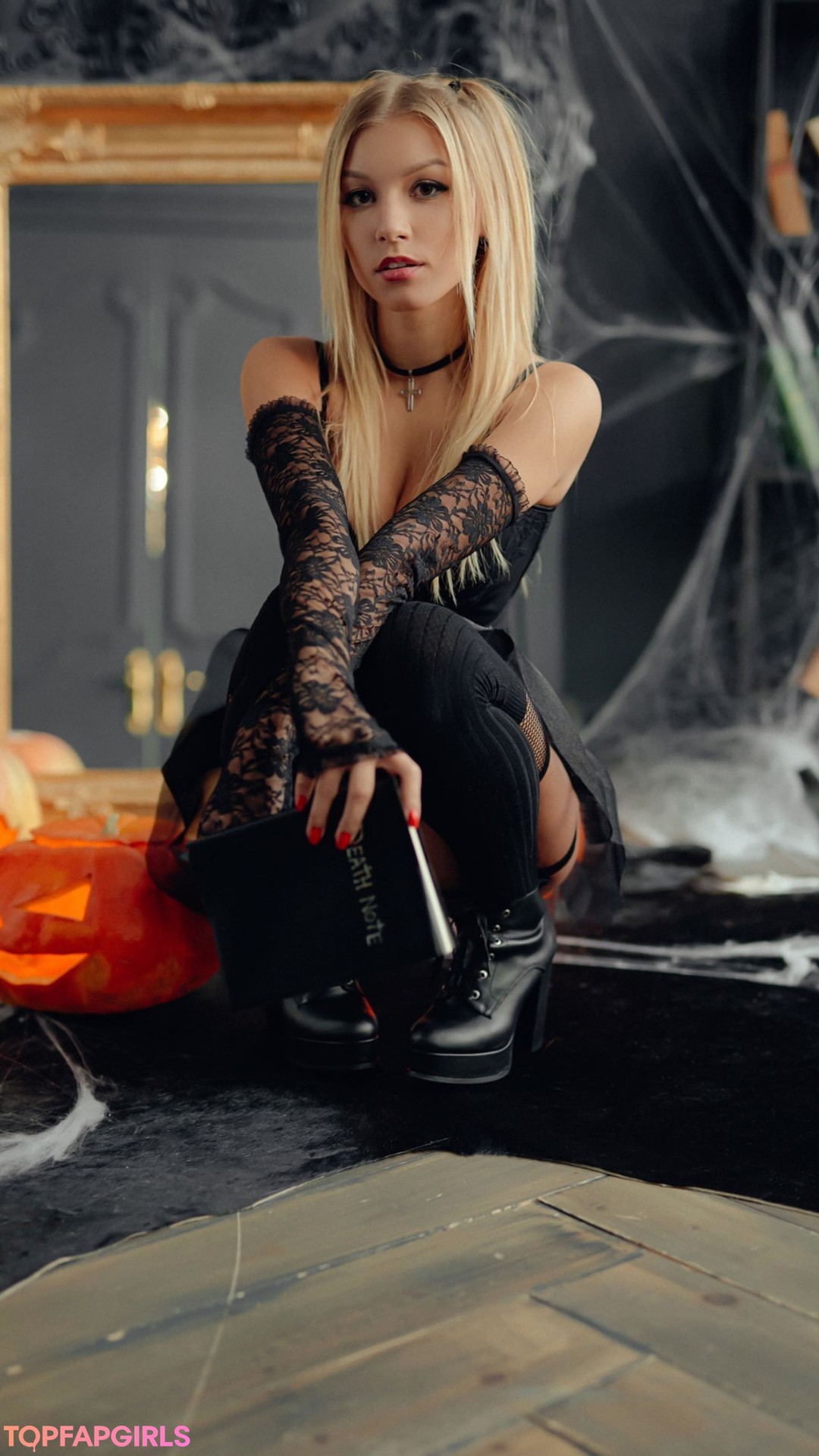 Naakte gelekte OnlyFans-foto van Killer Katrin #1277