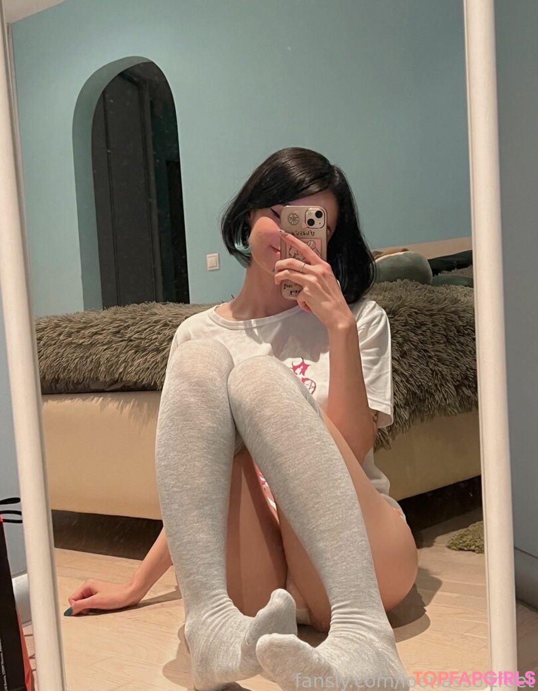 Naakte gelekte OnlyFans-foto van Loona #1108