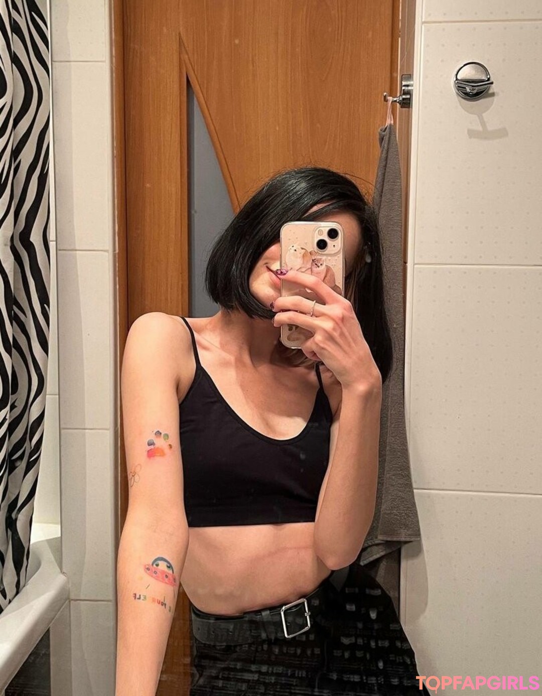 Naakte gelekte OnlyFans-foto van Loona #1175