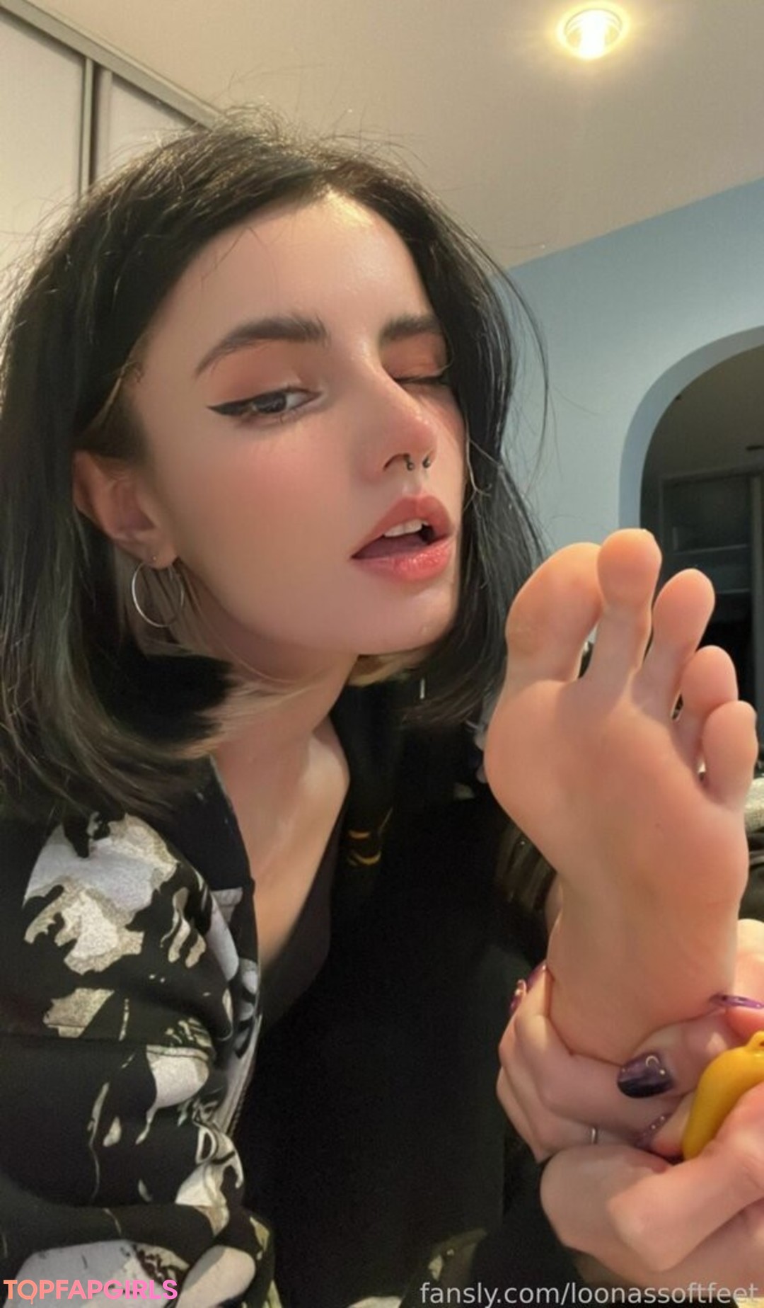 Naakte gelekte OnlyFans-foto van Loona #1242