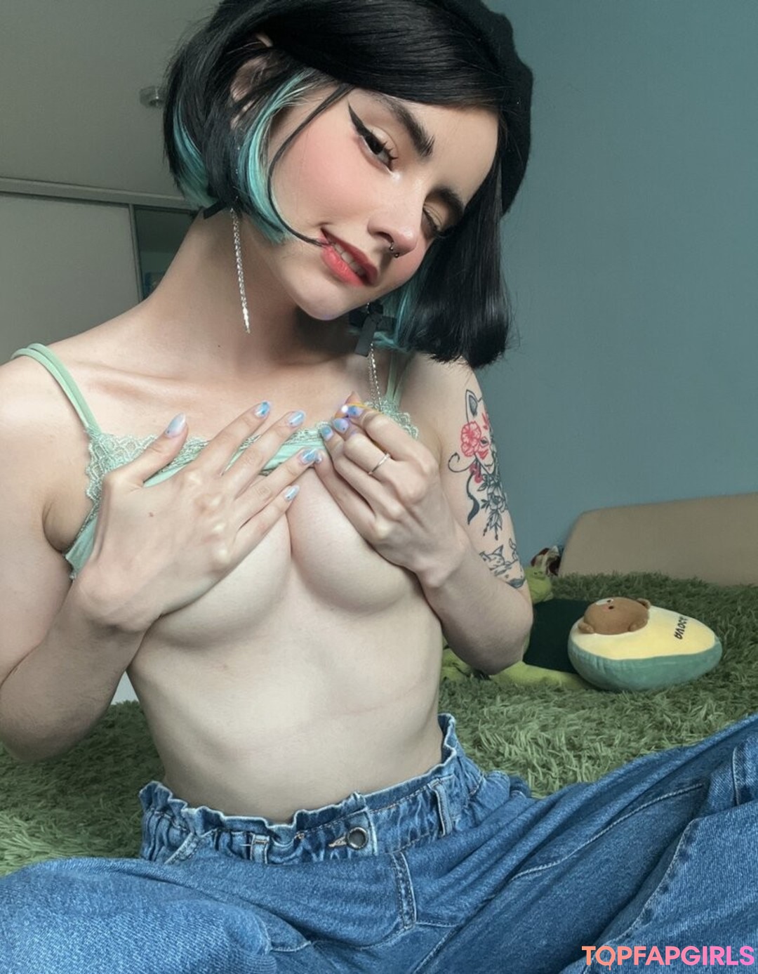 Naakte gelekte OnlyFans-foto van Loona #1259