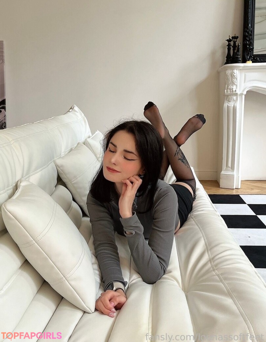 Naakte gelekte OnlyFans-foto van Loona #1611