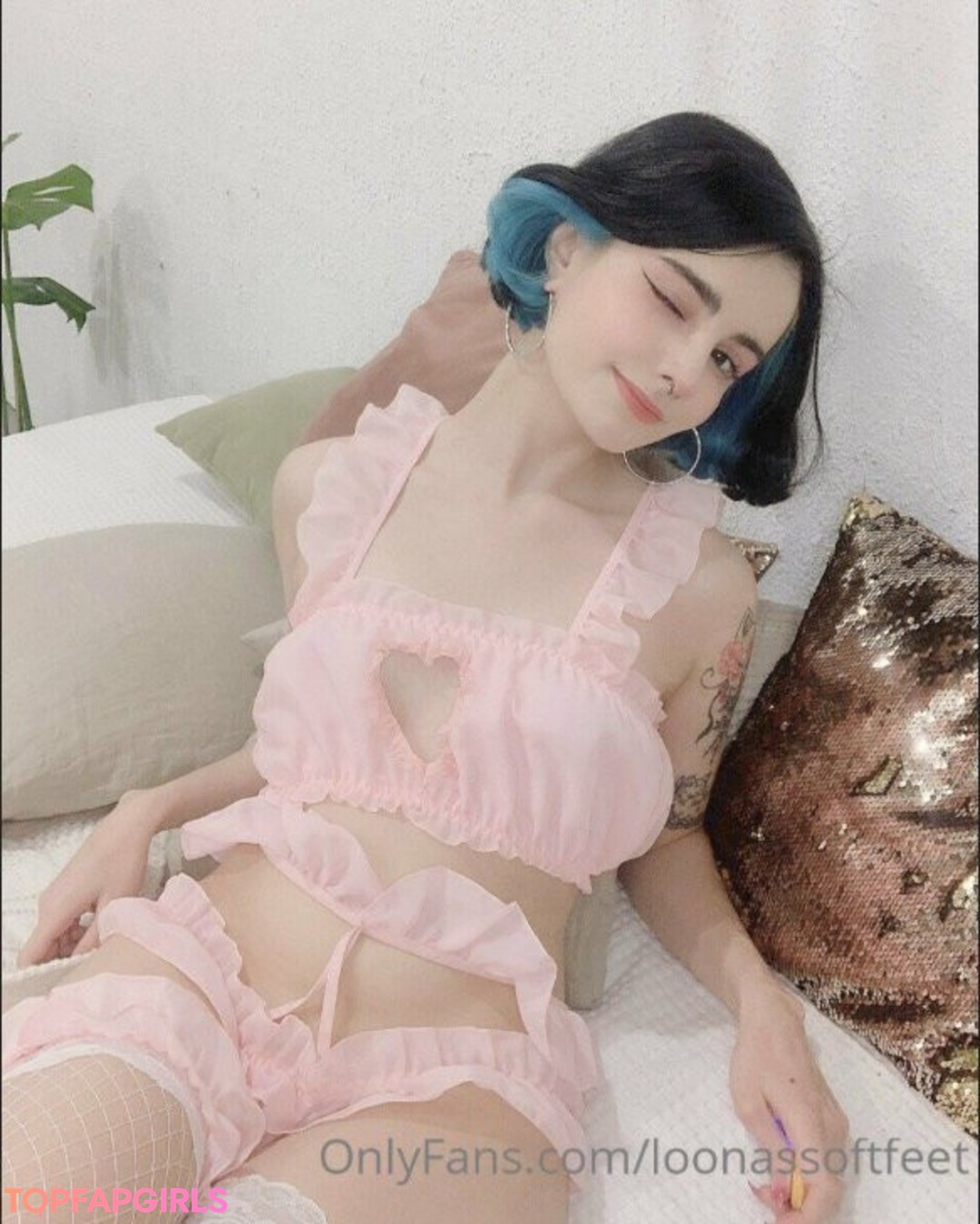 Naakte gelekte OnlyFans-foto van Loona #208