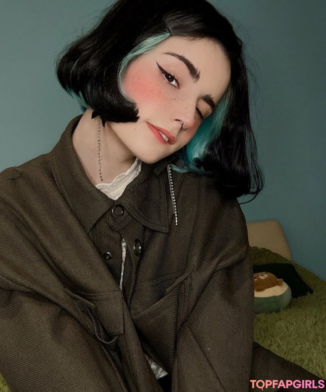 Naakte gelekte OnlyFans-foto van Loona #404