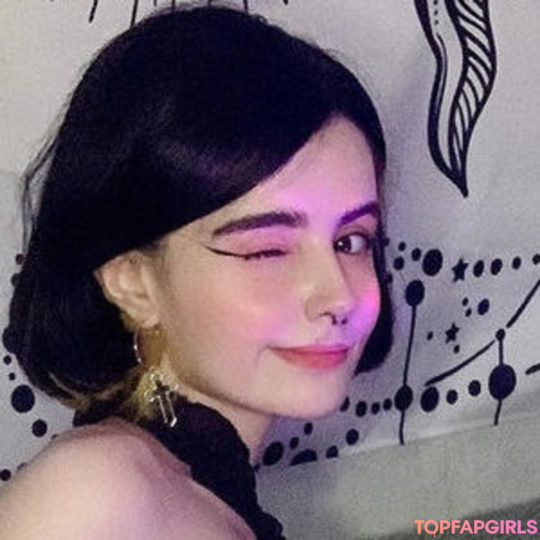 Naakte gelekte OnlyFans-foto van Loona #60