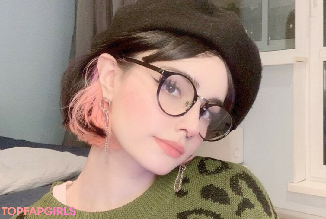 Naakte gelekte OnlyFans-foto van Loona #663