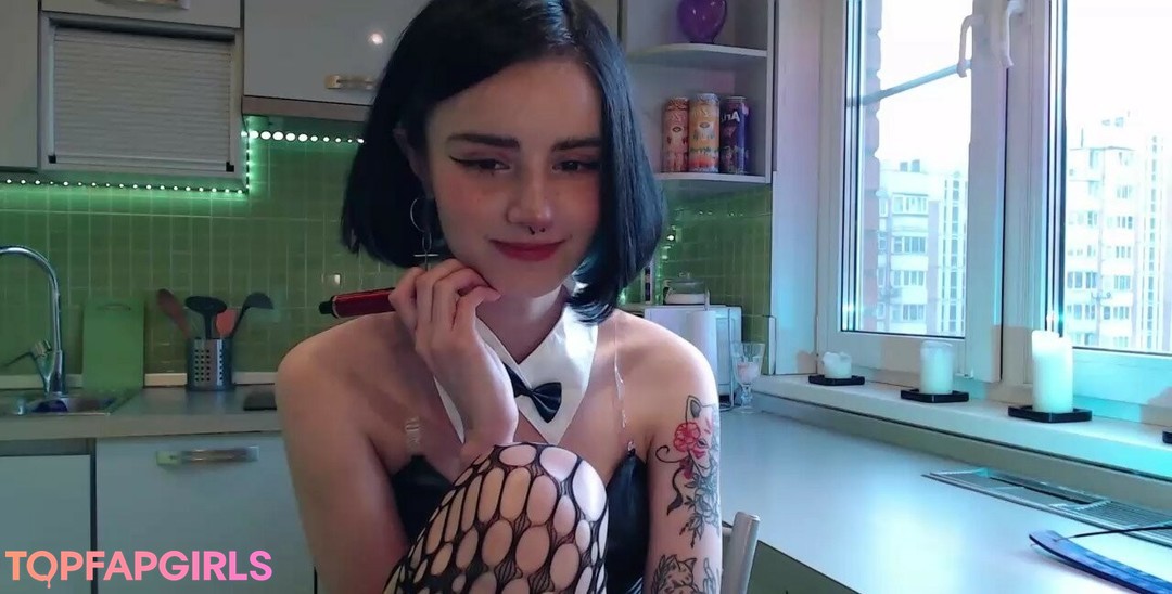 Naakte gelekte OnlyFans-foto van Loona #856