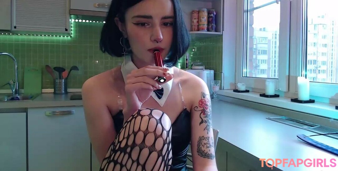 Naakte gelekte OnlyFans-foto van Loona #857