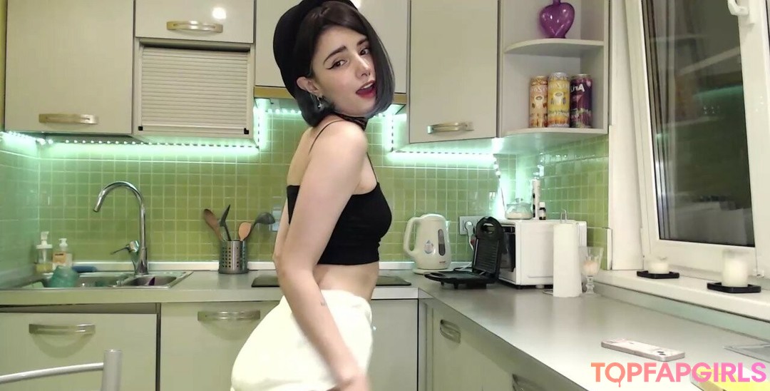 Naakte gelekte OnlyFans-foto van Loona #921