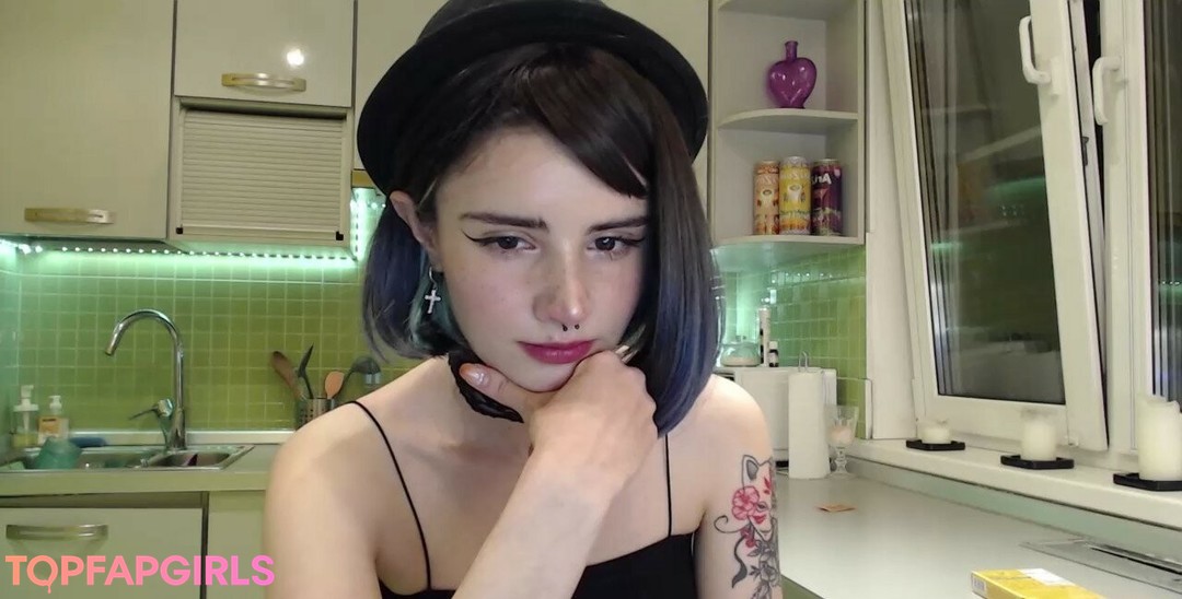 Naakte gelekte OnlyFans-foto van Loona #990