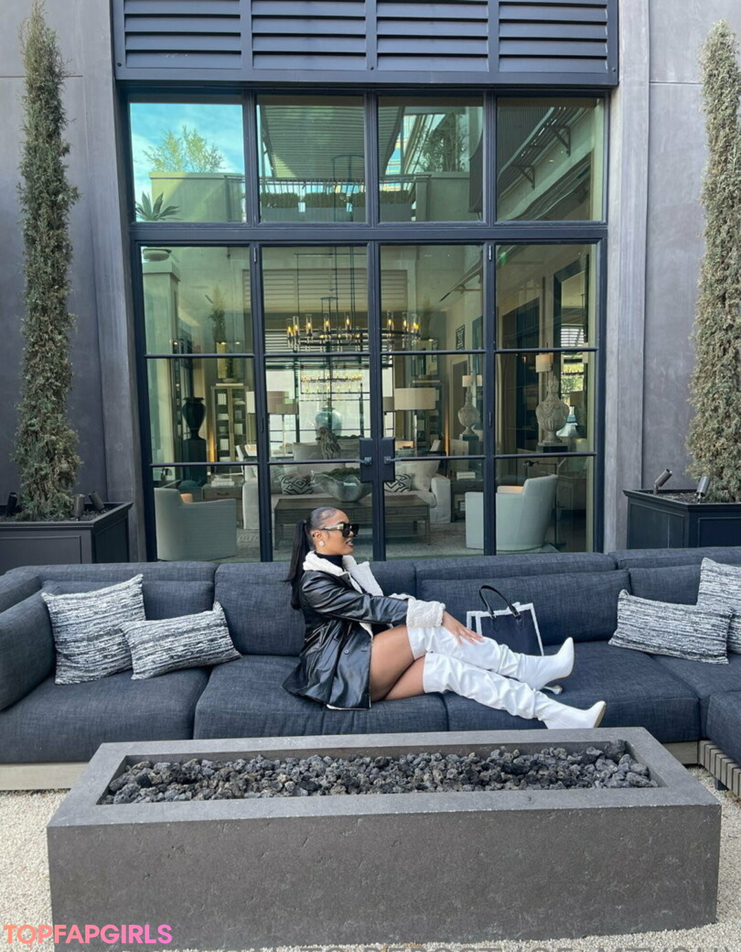 Naakte gelekte OnlyFans-foto van Lola Teases #3