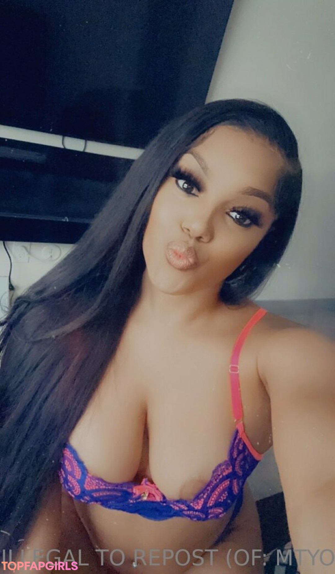 Naakte gelekte OnlyFans-foto van Lola Teases #98