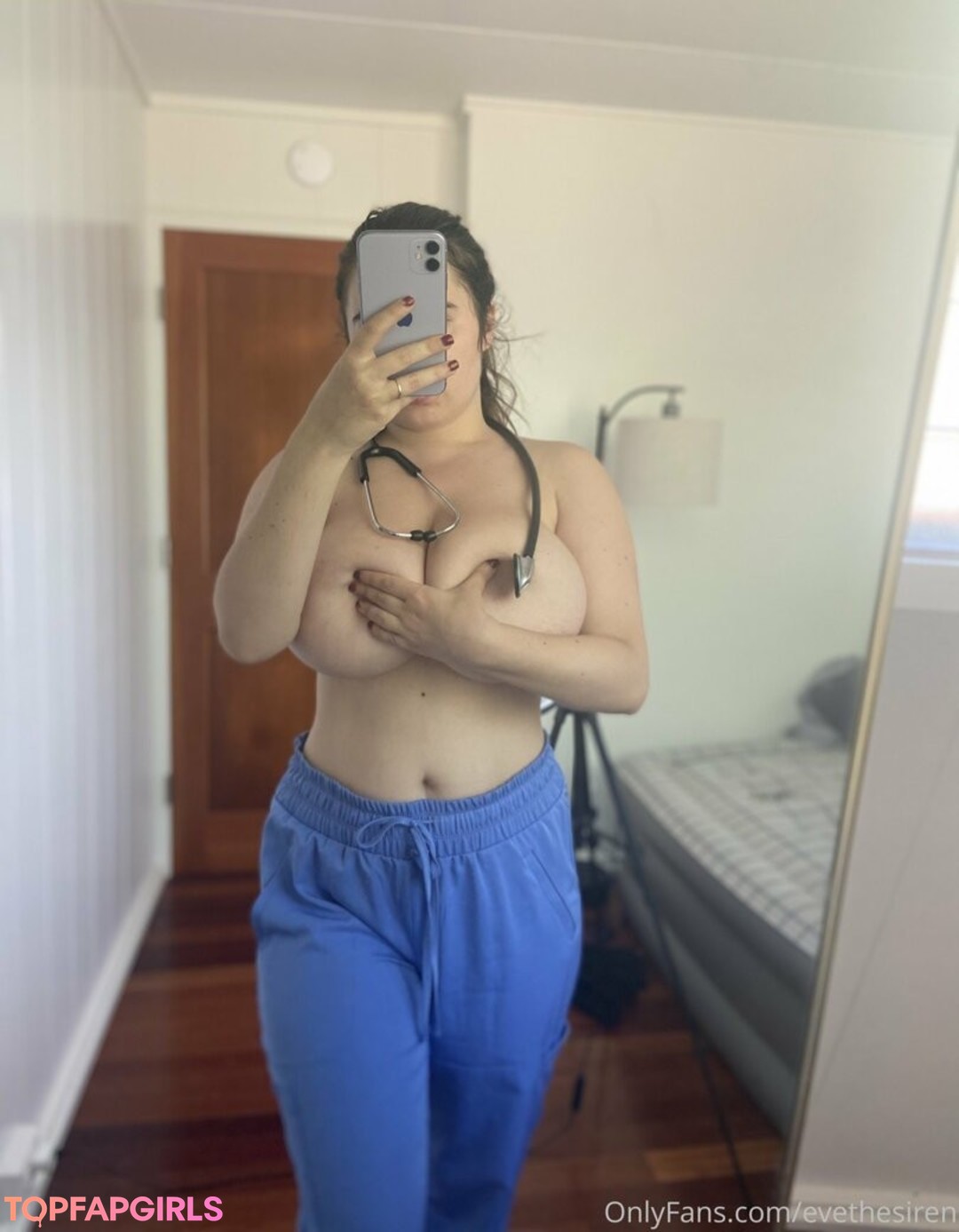 Naakte gelekte OnlyFans-foto van Evethesiren #59