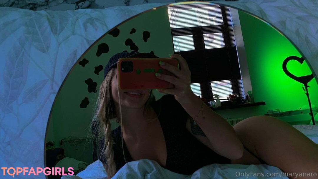 Naakte gelekte OnlyFans-foto van Maryana Ro #27
