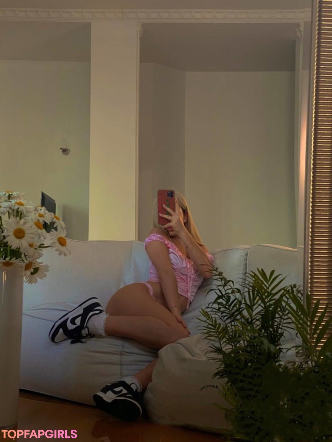 Naakte gelekte OnlyFans-foto van Maryana Ro #43