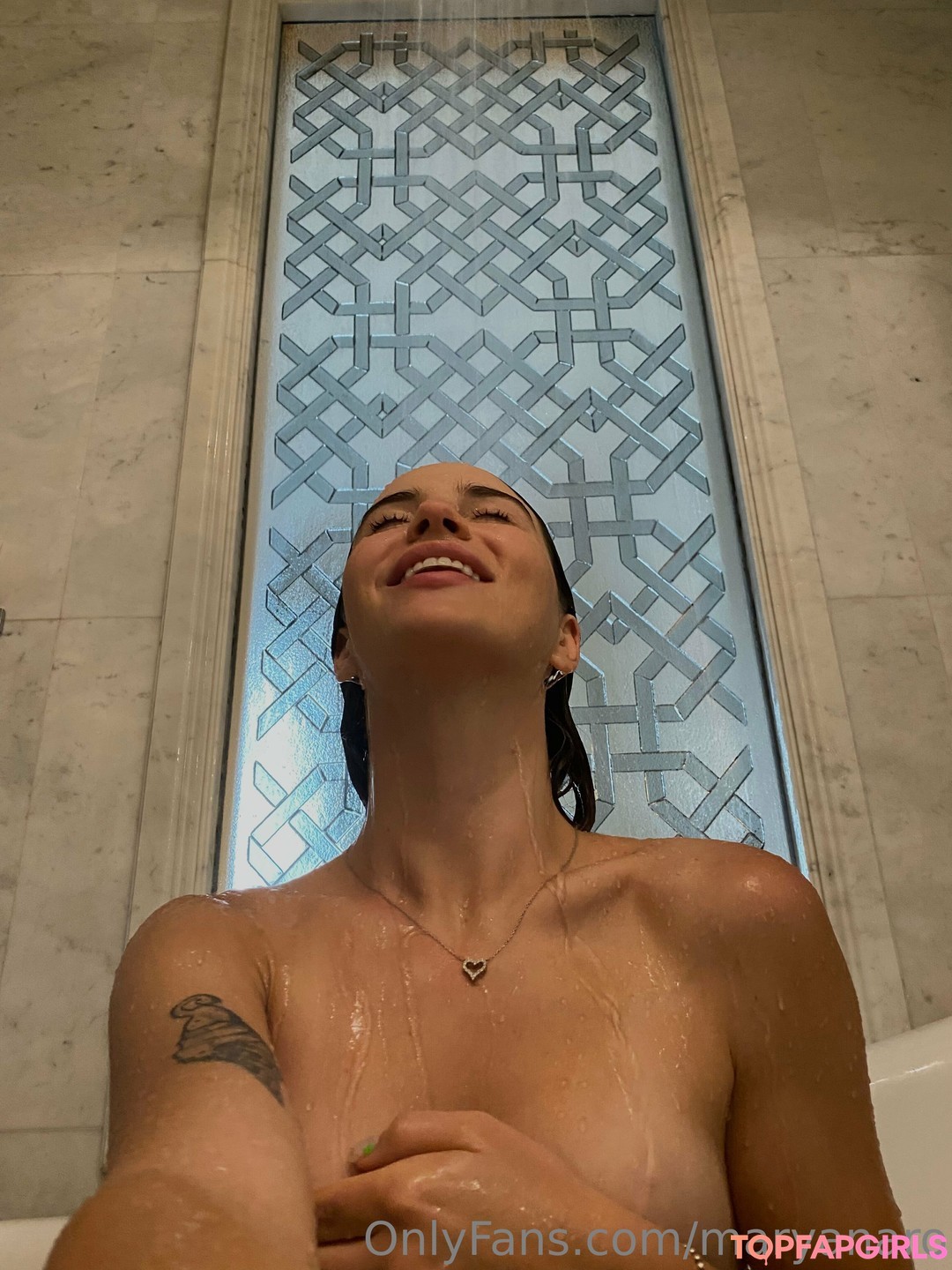 Naakte gelekte OnlyFans-foto van Maryana Ro #7