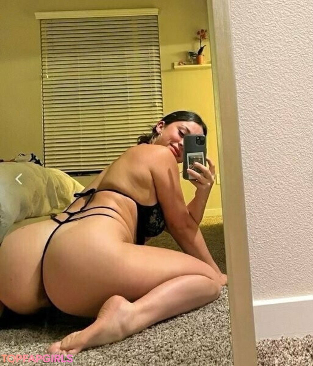 Naakte gelekte OnlyFans-foto van Suki #1029
