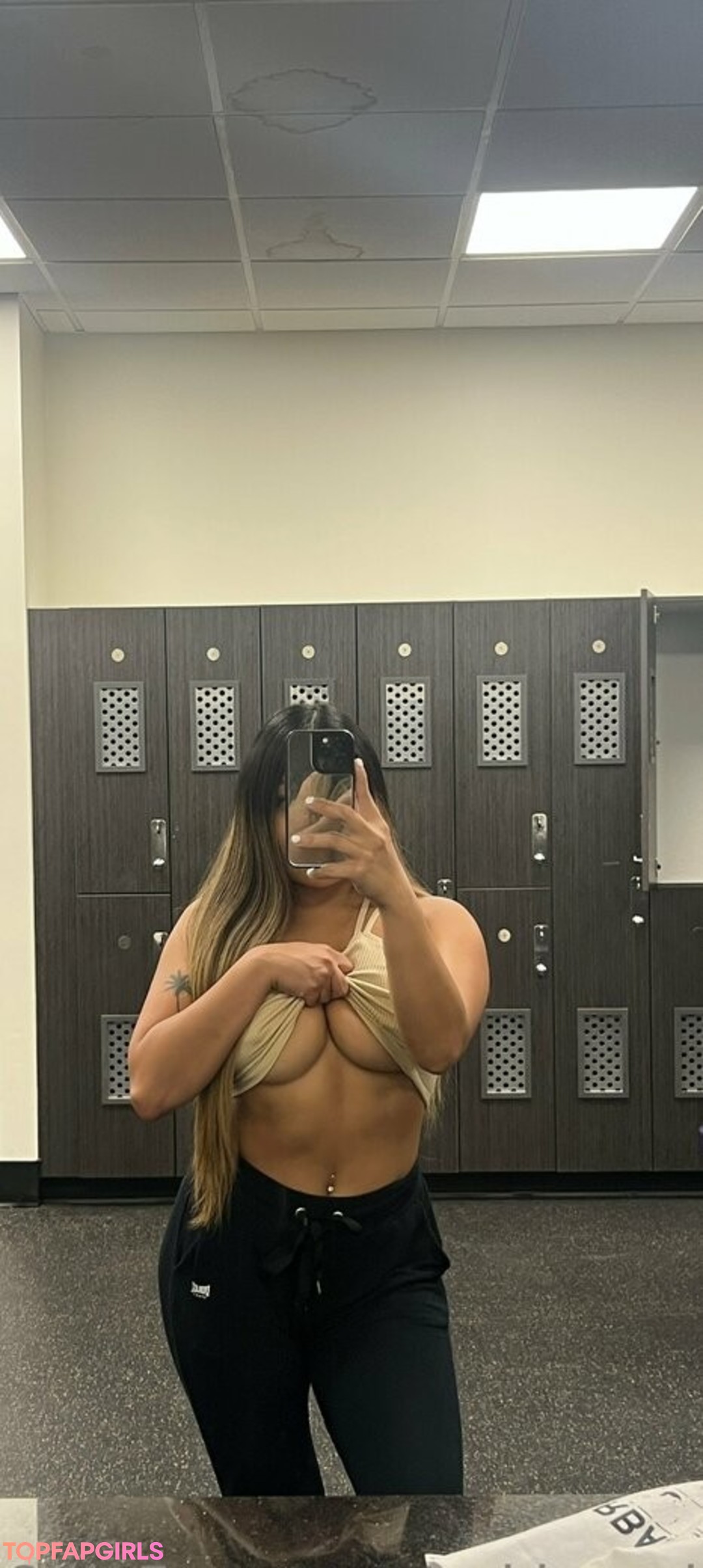 Naakte gelekte OnlyFans-foto van Suki #1200