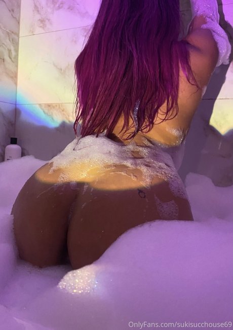 Naakte gelekte OnlyFans-foto van Suki