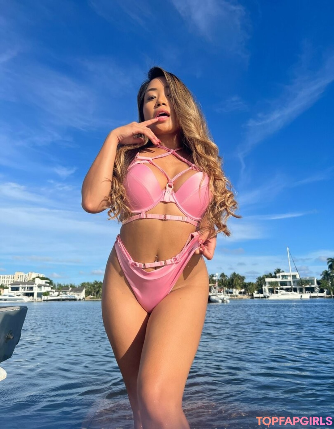 Naakte gelekte OnlyFans-foto van Suki #229