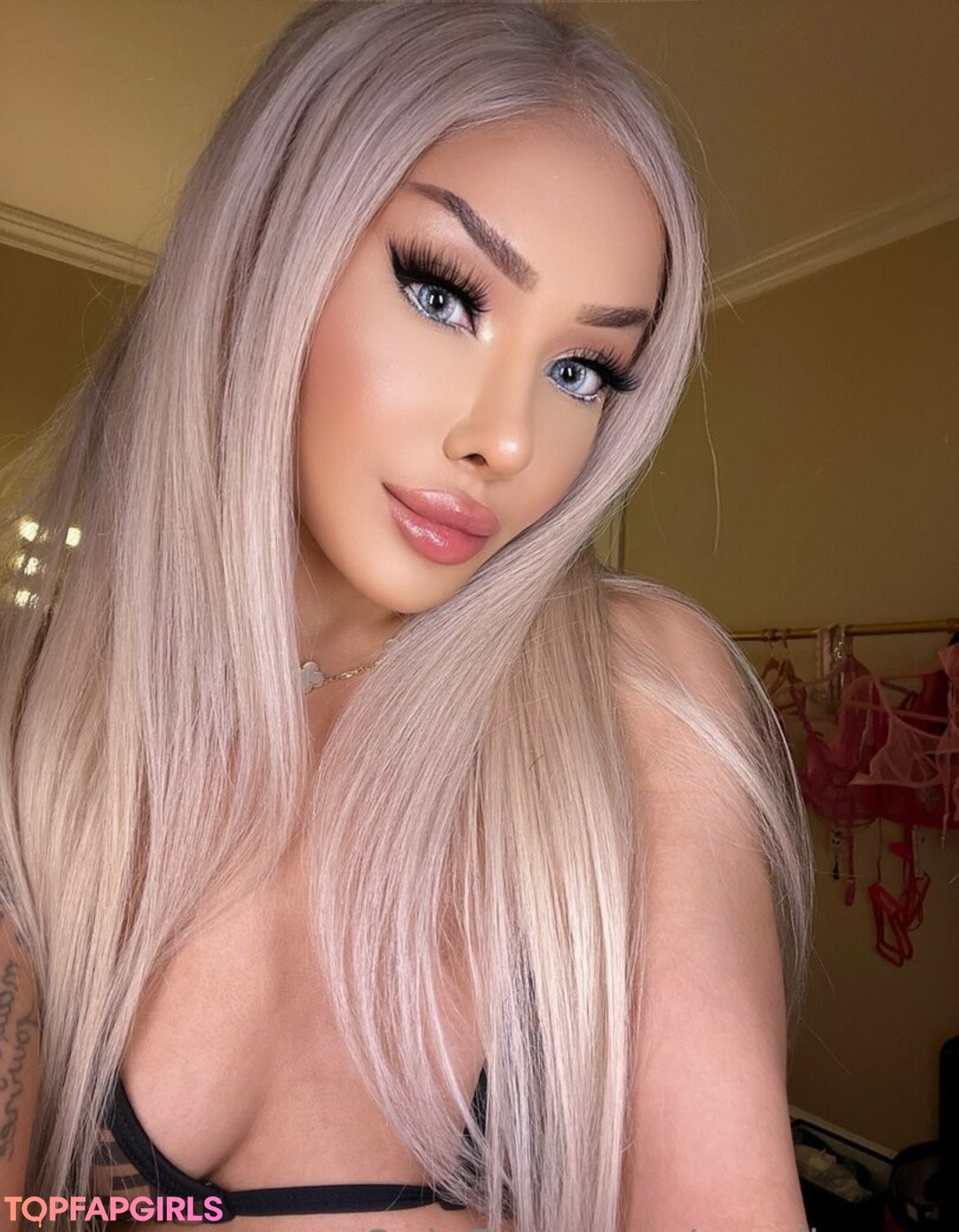 Naakte gelekte OnlyFans-foto van Candice Kloss #52