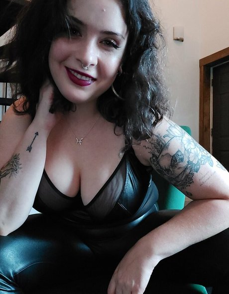 Naakte gelekte OnlyFans-foto van Aurora Haze