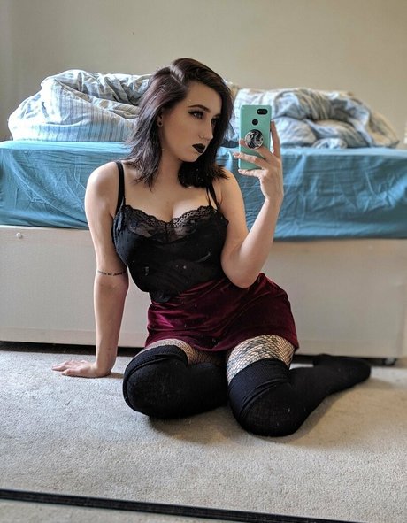 Naakte gelekte OnlyFans-foto van Hellcathhh