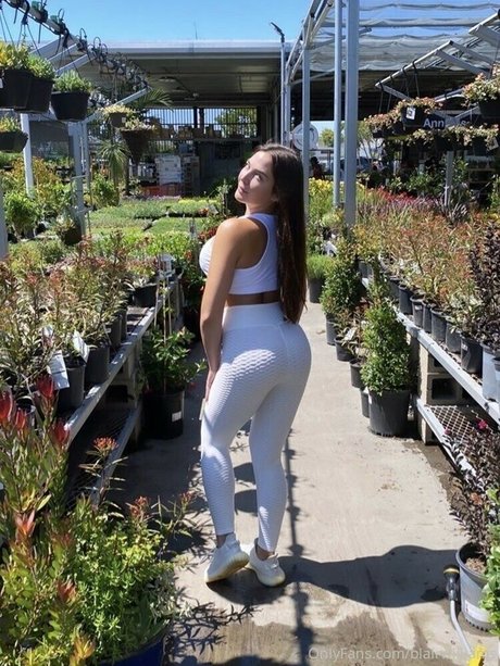 Naakte gelekte OnlyFans-foto van Blair Williams