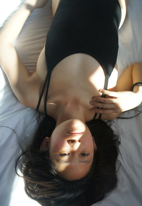 Naakte gelekte OnlyFans-foto van Aya Kensington