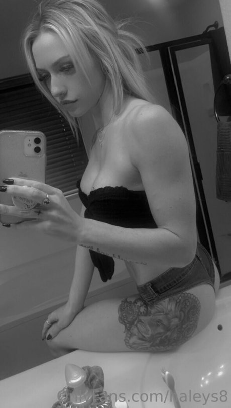 Naakte gelekte OnlyFans-foto van Haley Sorensen