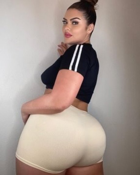 Naakte gelekte OnlyFans-foto van Karmyn Sandiego