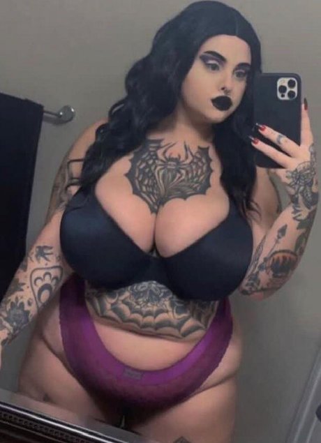Naakte gelekte OnlyFans-foto van Amarie229