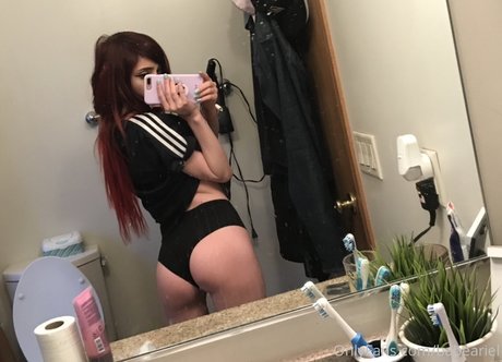 Naakte gelekte OnlyFans-foto van Babeariel