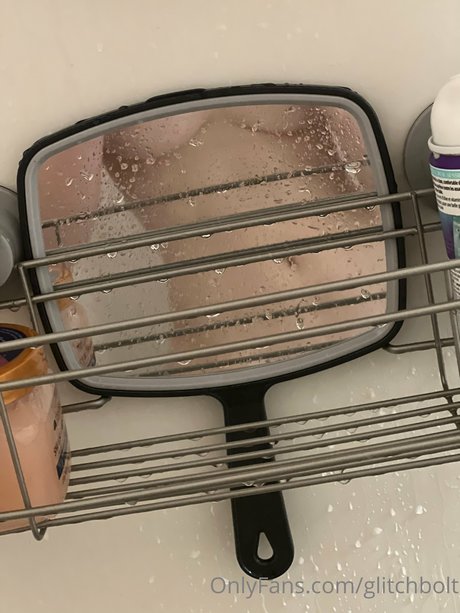 Naakte gelekte OnlyFans-foto van Glitchbolt