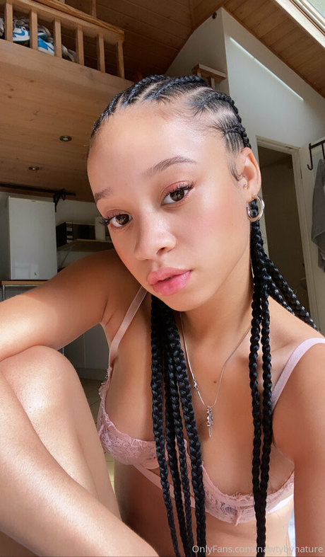 Naakte gelekte OnlyFans-foto van Nawtyybynature