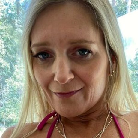 Naakte gelekte OnlyFans-foto van Katiekbeach