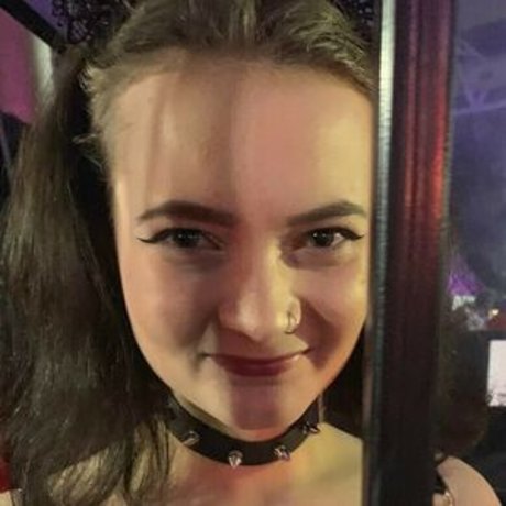 Naakte gelekte OnlyFans-foto van Little Angel Abbi