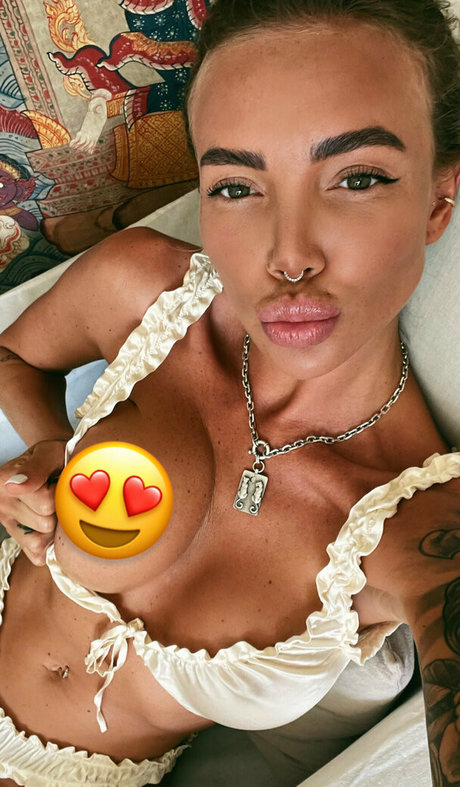 Naakte gelekte OnlyFans-foto van Anna Aksyuk