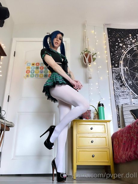 Naakte gelekte OnlyFans-foto van Paper Doll