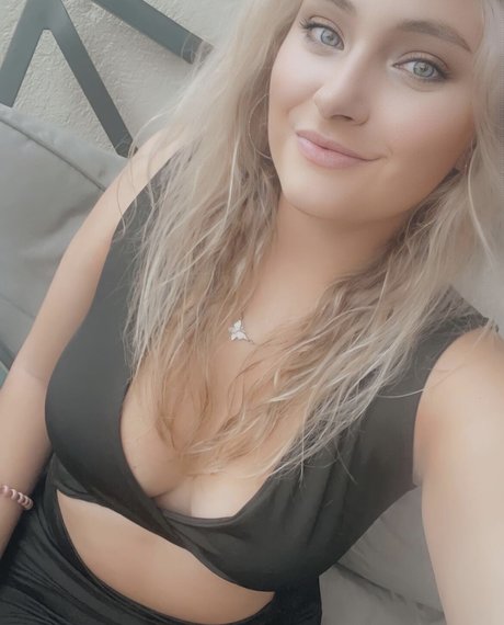 Naakte gelekte OnlyFans-foto van Jamie Claire Tully