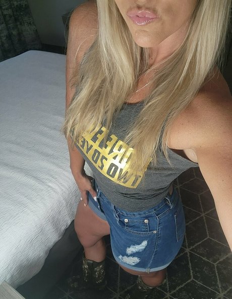 Naakte gelekte OnlyFans-foto van Bethadore