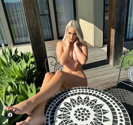 Naakte gelekte OnlyFans-foto van Temmii Jaydee