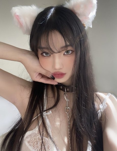 Naakte gelekte OnlyFans-foto van Yakult
