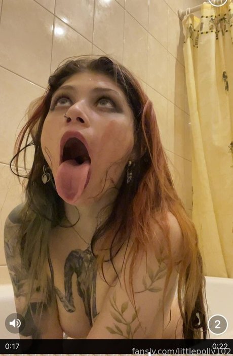 Naakte gelekte OnlyFans-foto van Little Polly