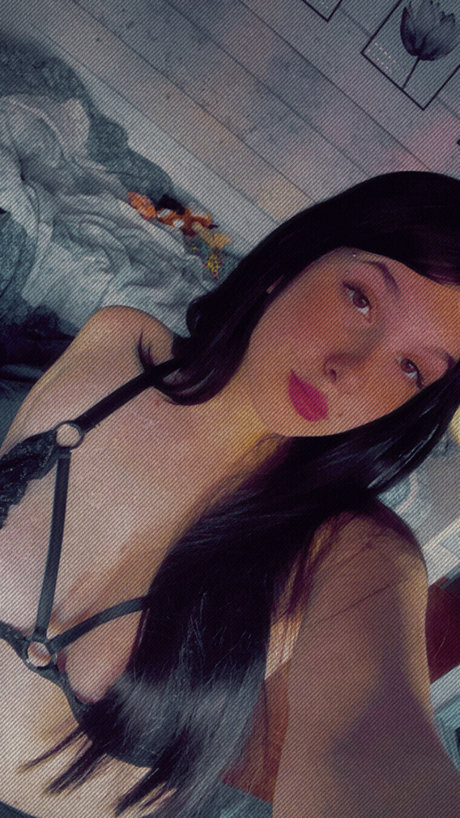 Naakte gelekte OnlyFans-foto van Azuleish